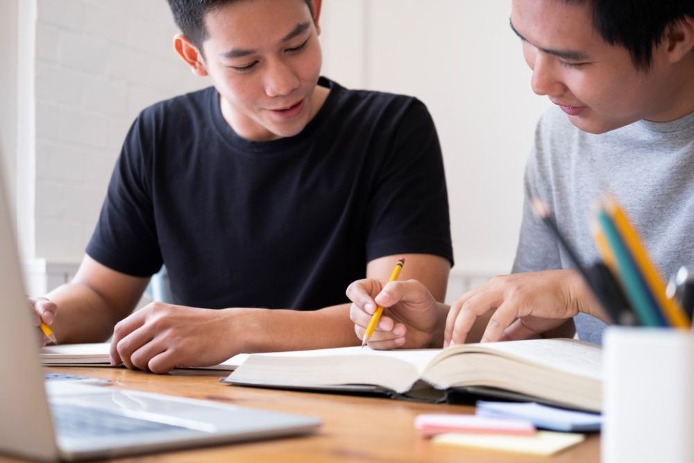 Private Home Tuition vs Tuition Centre – 8 Reasons To Choose Home Tutors